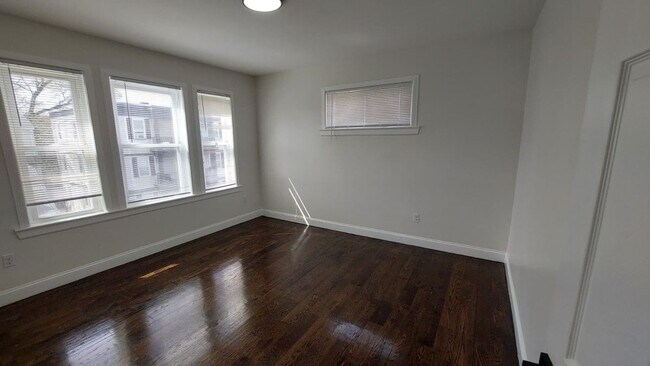 Building Photo - 69 Mora St