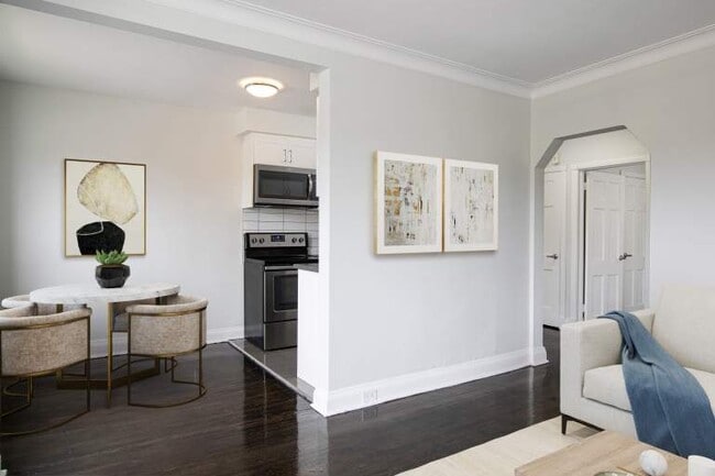 Building Photo - 1660 Bathurst Street