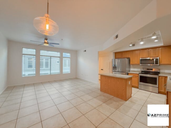 Foto del edificio - Elevate Your Lifestyle In This Stunning 2/2.5, Three-Story Home Nestled Inside The Prestigious, Gate