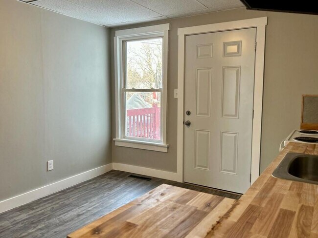 Building Photo - 636 Lisbon St., Apt. A