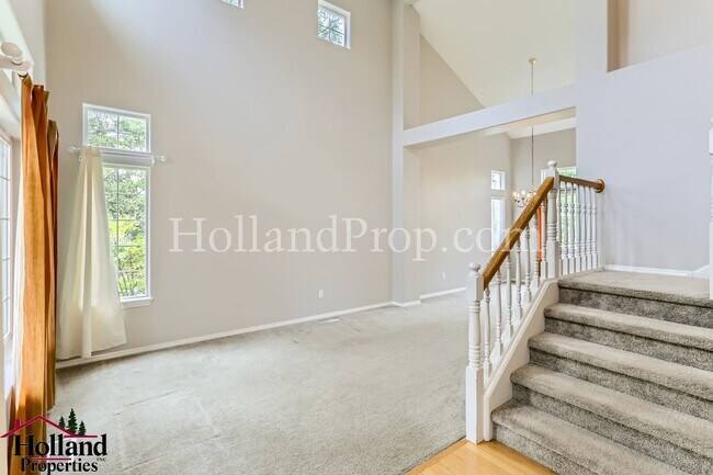 Foto del edificio - Charming 4-Bedroom Home Just Blocks from B...