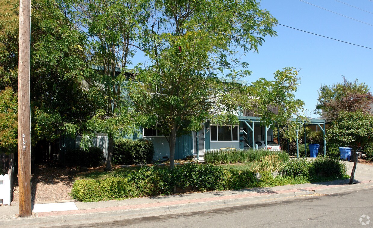 Building Photo - 4437 Yukon Dr