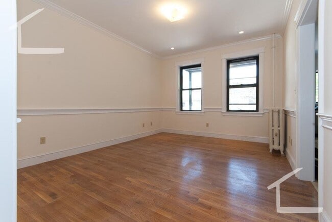 Building Photo - Unique and Top-notch Apartm...