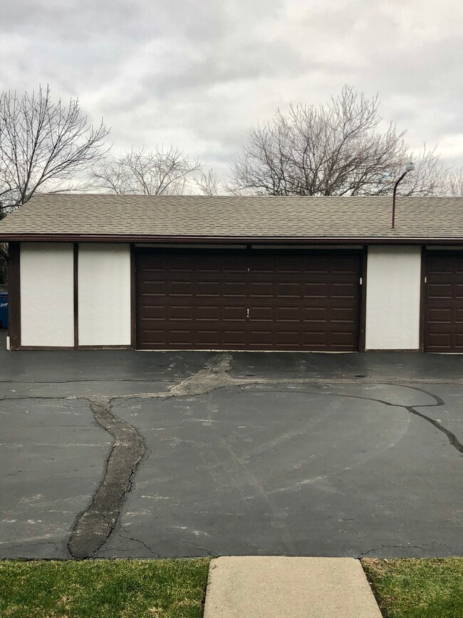 Building Photo - 888 Pearson Cir