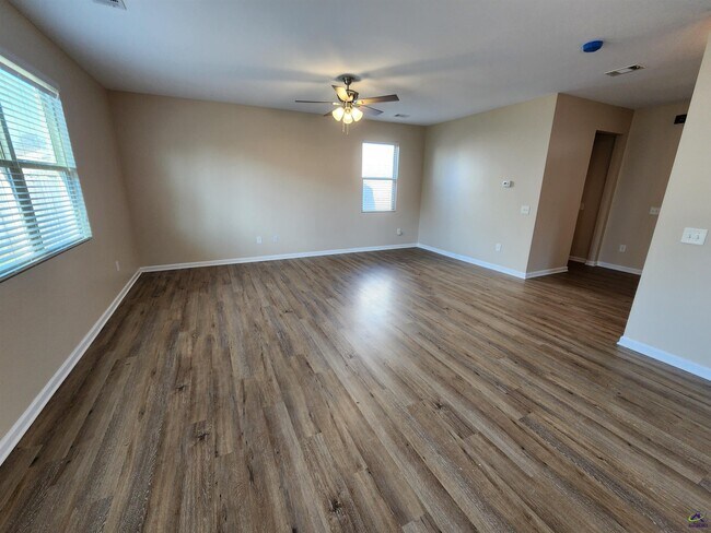 Foto del edificio - 223 Flowing Meadows Dr