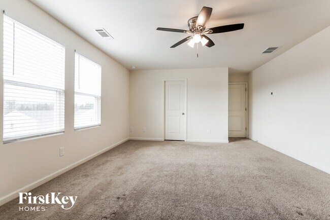 Building Photo - 2023 Hudson Dr