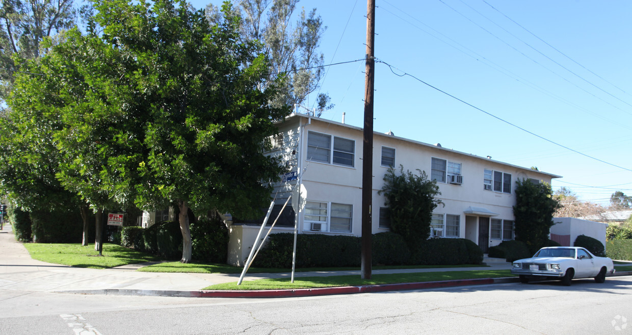 Building Photo - 11667-11673 Chandler Blvd