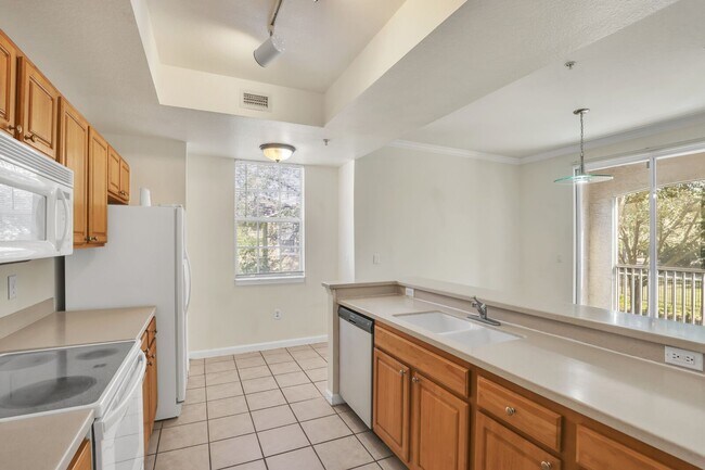 Foto del edificio - 2 bedroom/ 2.5 bathroom condo next to St Johns Town center!