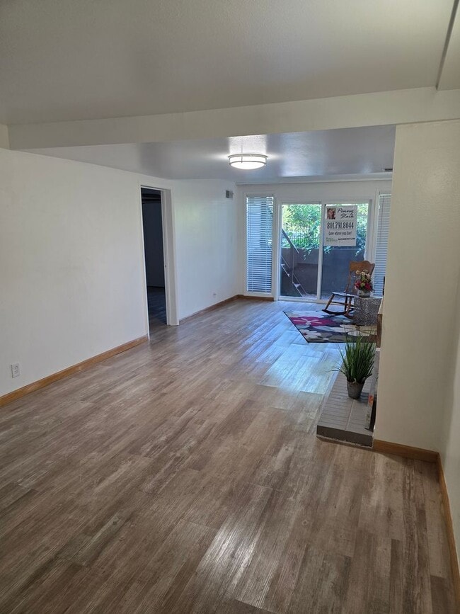Building Photo - 2Bed 1Bath unit in a Great Location!!