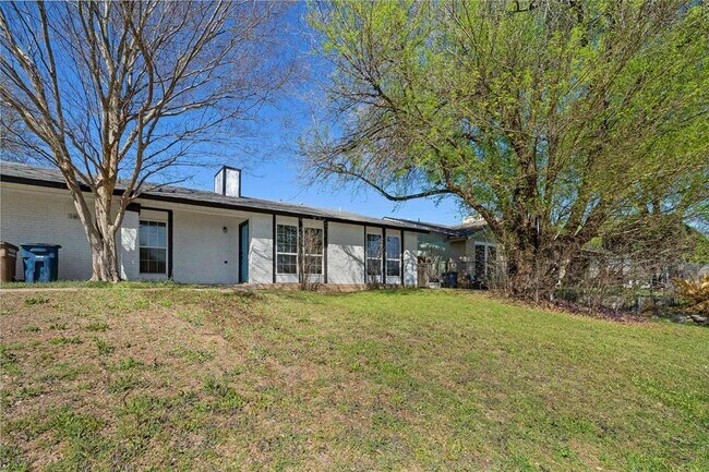 Foto del edificio - 4900 E Stassney Ln