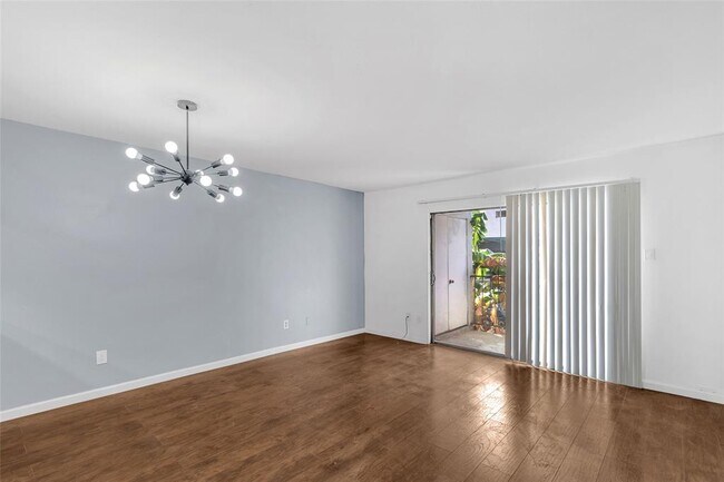 Building Photo - 2824 S Bartell Dr