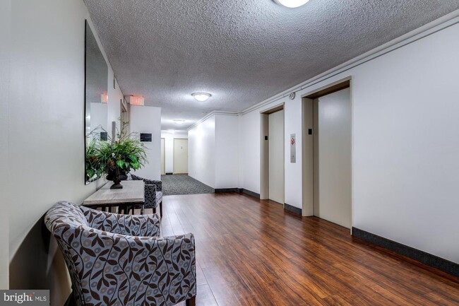 Foto del edificio - 6641 Wakefield Dr