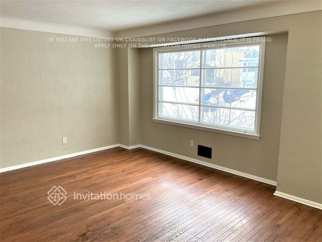 Building Photo - 875 Iroquois Ave