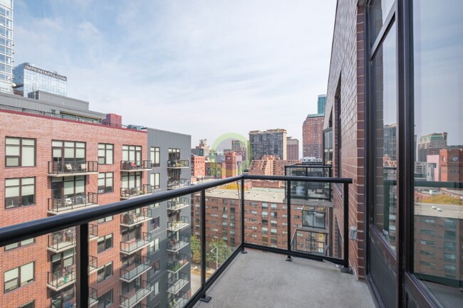 Building Photo - 825 S Clark St