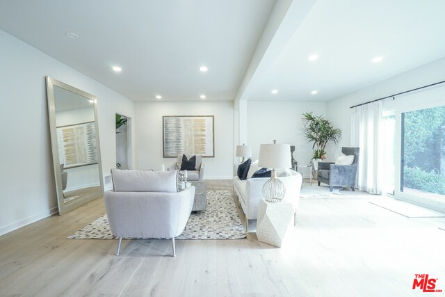 Foto del edificio - 615 N Linden Dr