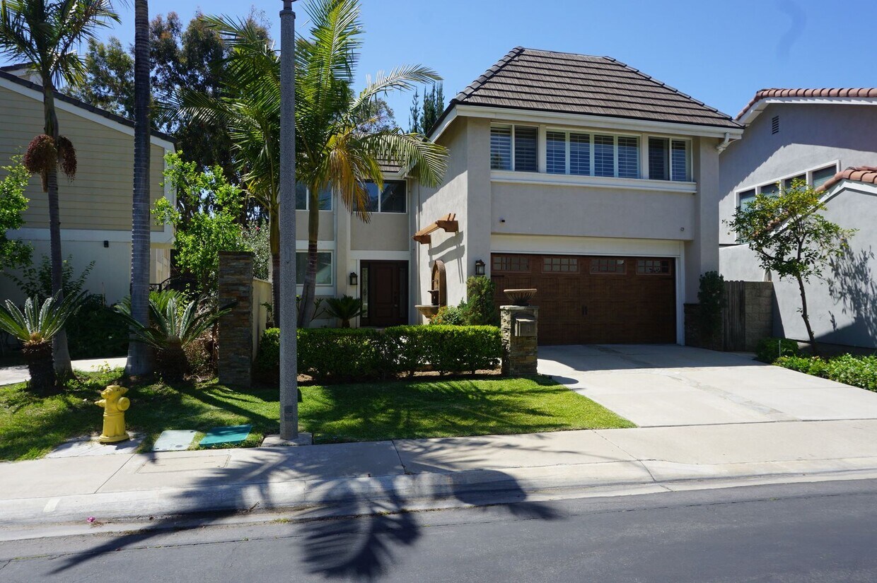 Foto principal - Stunning 4 Bedroom 2.5 Bath Home with Offi...