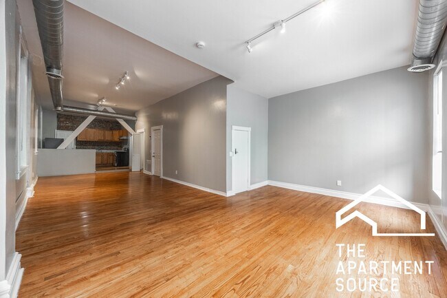 Foto del edificio - 1877 N Milwaukee Ave