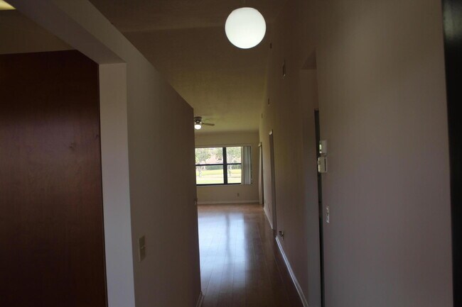 Foto del edificio - 4698 Lucerne Lakes Blvd E