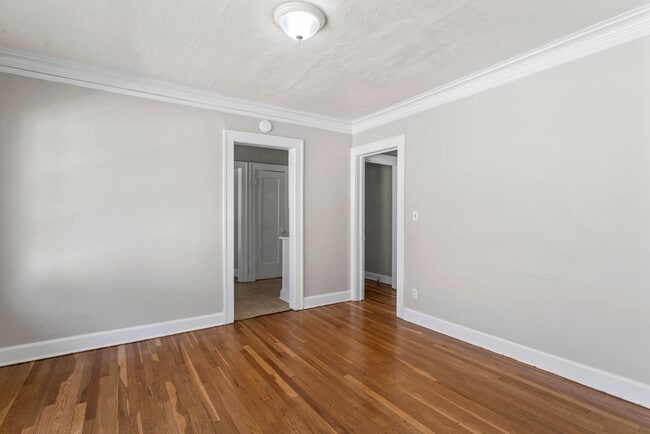 Foto del edificio - Charming 2-Bedroom Apartment Near UMKC – H...