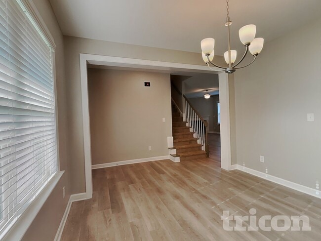 Foto del edificio - 335 Lasswade Ct