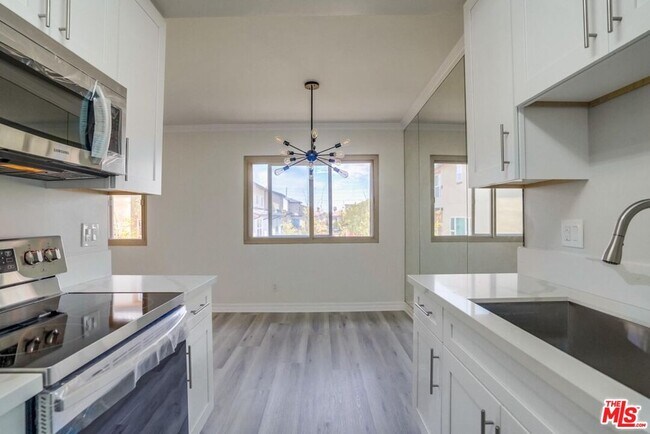 Foto del edificio - 8650 Belford Ave