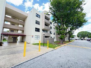 Building Photo - 8000 SW 149th Ave