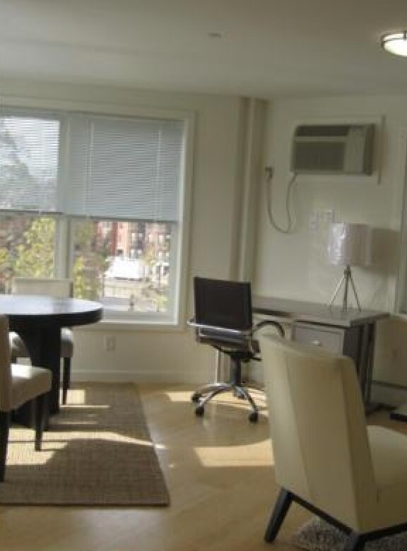 Building Photo - 461 Park Dr