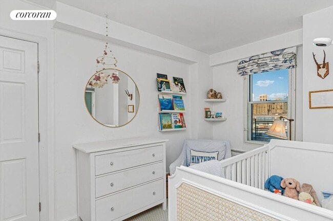 Building Photo - 340 E 64th St