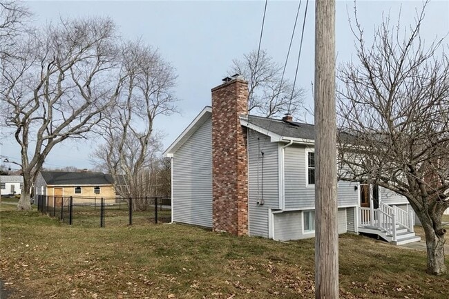 Building Photo - 118 Kenyon Rd