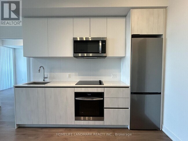 Photo du bâtiment - 5858 Yonge St