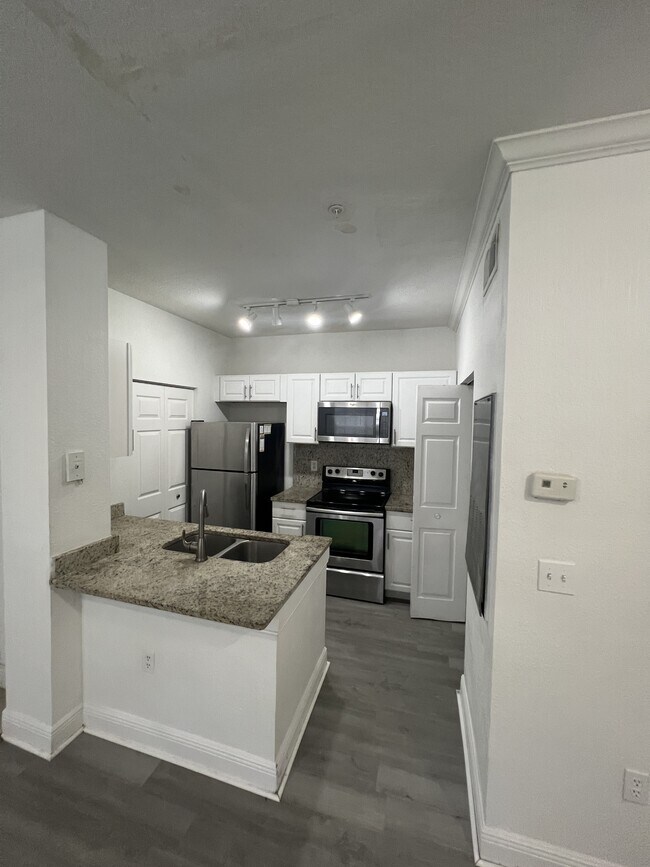 Building Photo - 2572 Robert Trent Jones Dr