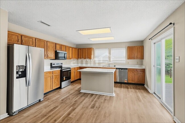 Foto del edificio - 2324 Shadowbrook Dr