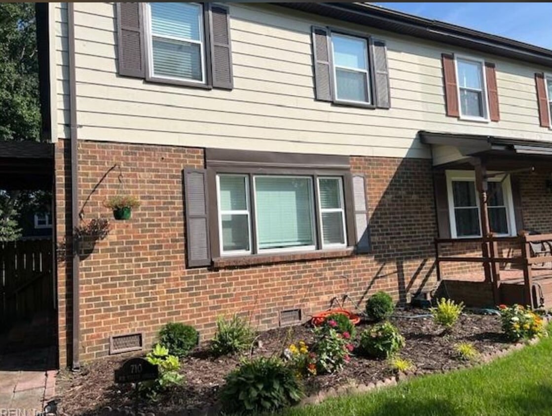 Primary Photo - 710 Sir Walter Cir
