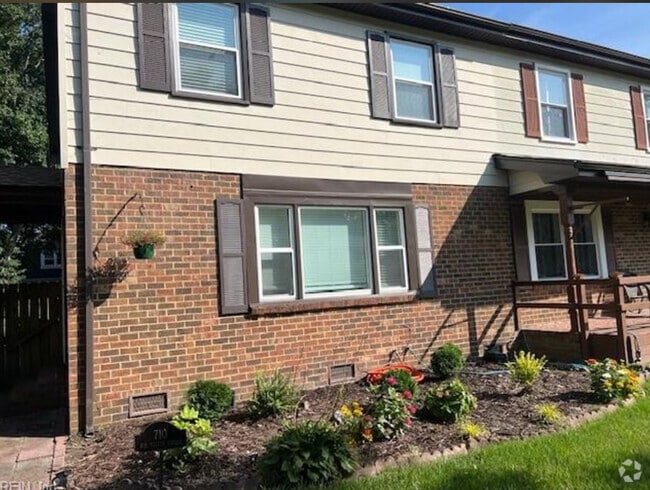 Building Photo - 710 Sir Walter Cir
