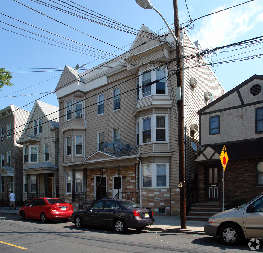 Building Photo - 329-331 New York Ave