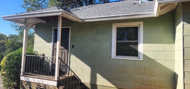 Foto del edificio - Updated Home with lots of Extras!