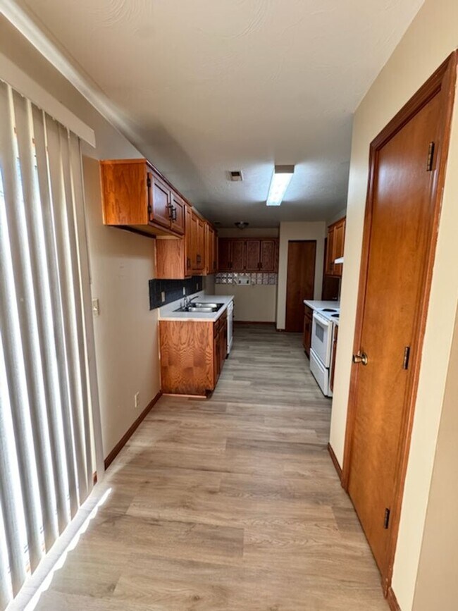 Foto del edificio - NEW LISTING 2 bed duplex in Albion, IN!