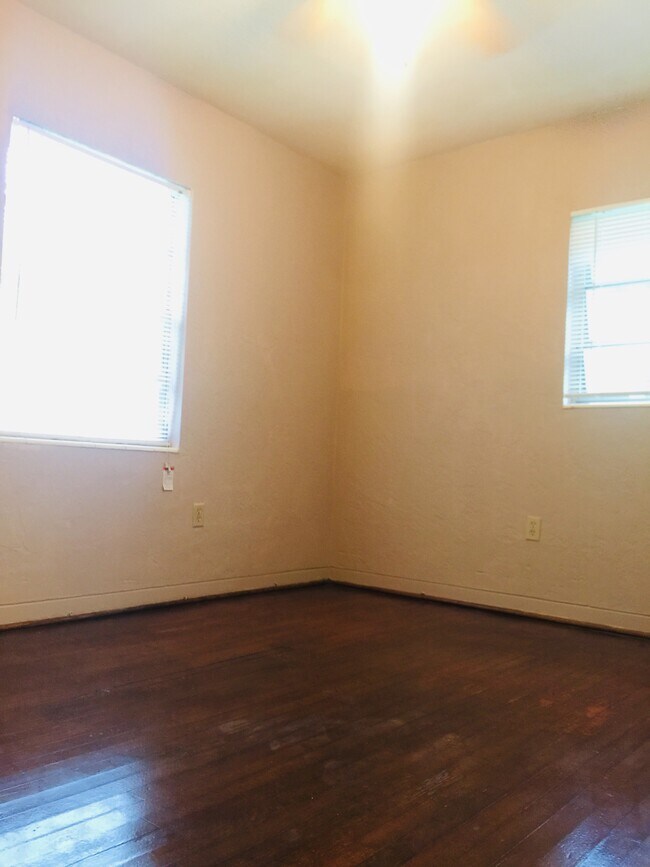 2nd bedroom with hardwood floor - 1718 Freeman St S