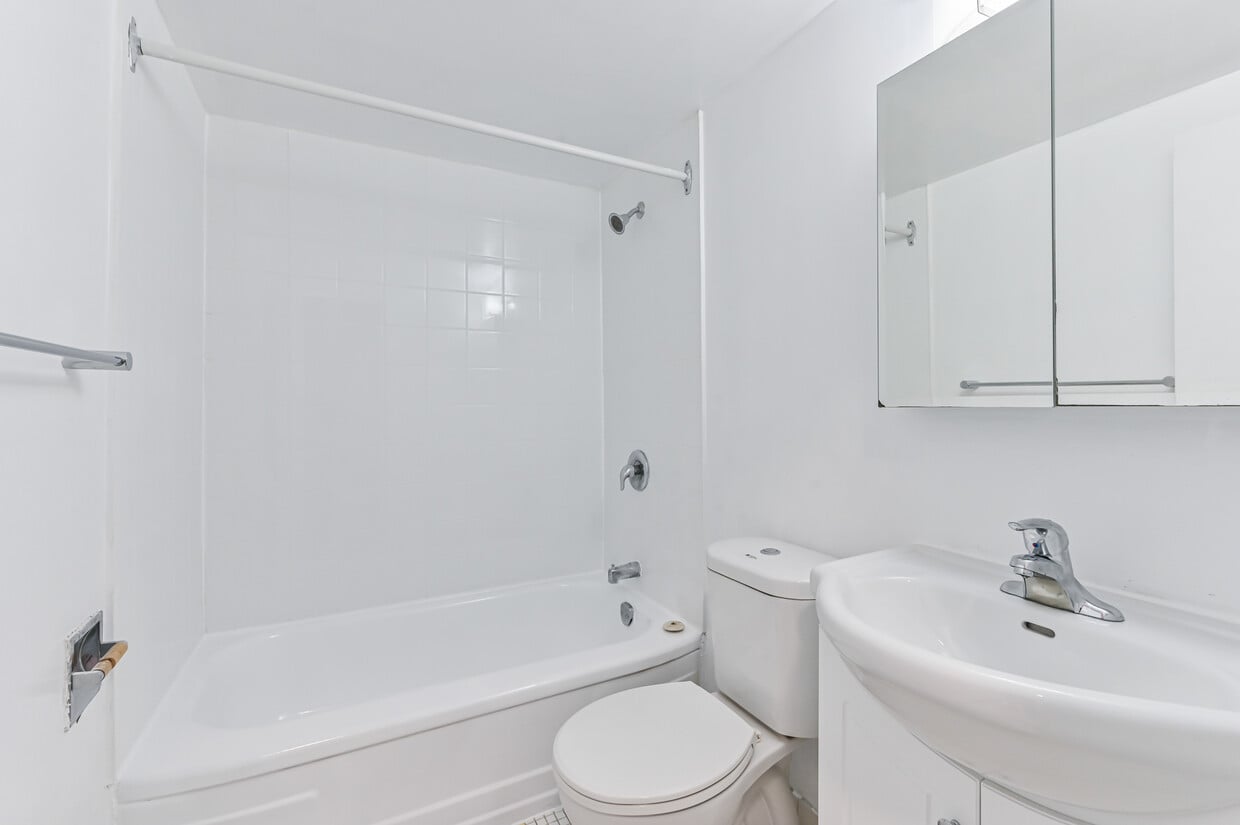 Building Photo - Davisville Tower