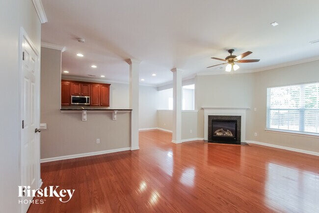 Foto del edificio - 4407 Lawrence Daniel Dr