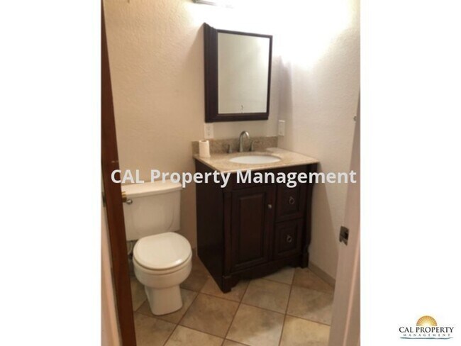 Building Photo - Single Level 3 bedroom home in Oak Hills C...