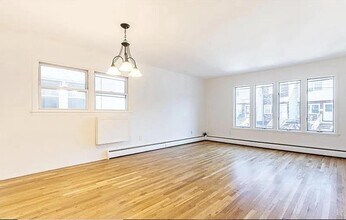 Building Photo - 136 Suburbia Terrace