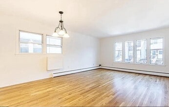 Building Photo - 136 Suburbia Terrace