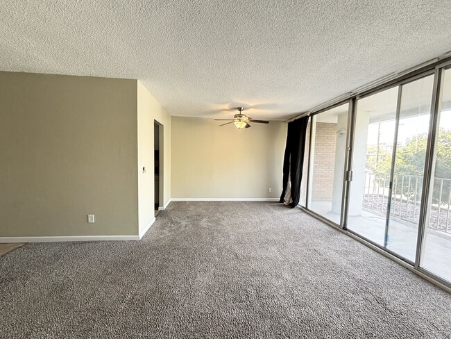 Building Photo - 710 E 200 S