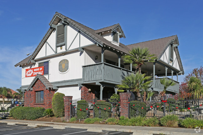 Oxford Apartments Fresno