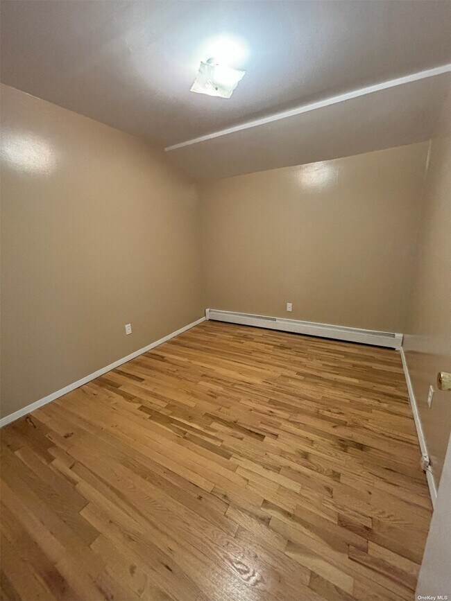 Foto del edificio - 43-11 216th St