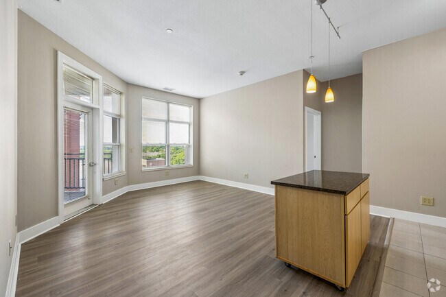 2 habitaciones, 2 baños - 1034 pies cuadrados - Sala de estar - The Greene Apartments in Beavercreek