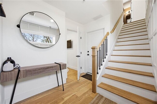 Foto del edificio - 434 Markham St SW
