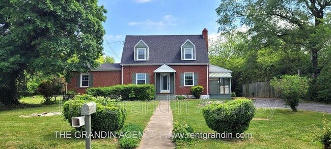 Building Photo - 3607 Cove Rd