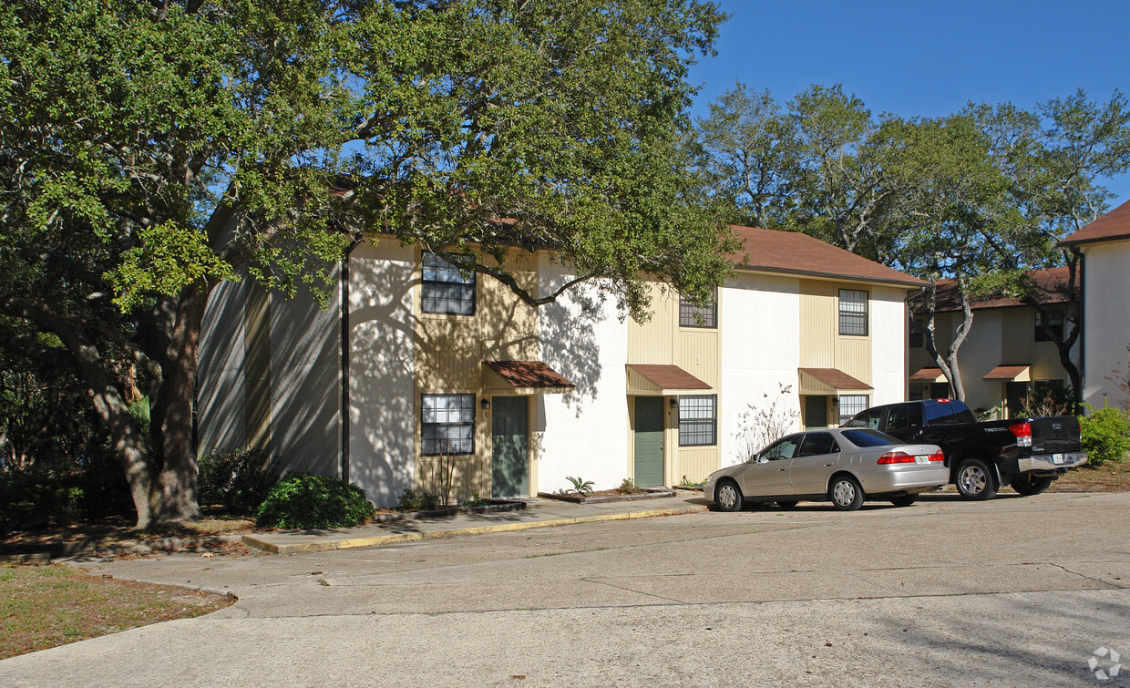 Primary Photo - Lake Ware Apartments